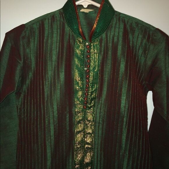 Red/Green shirt   - Picture 2 of 6